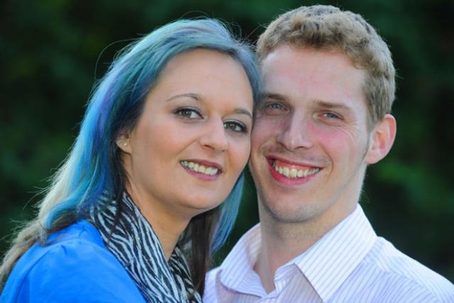 Britânica tem derrame, esquece filhos e marido e acha que é adolescente