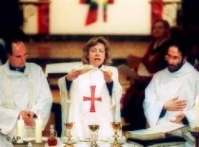 Igreja Anglicana votará sobre a ordenação de mulheres bispos