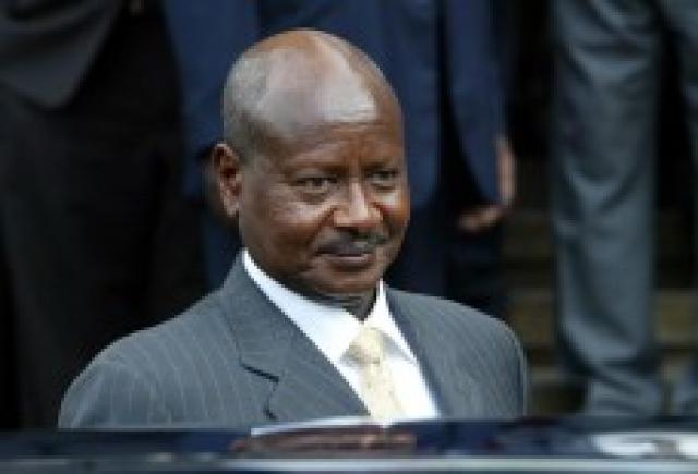 Presidente de Uganda faz oração entregando seu país nas mãos de Deus