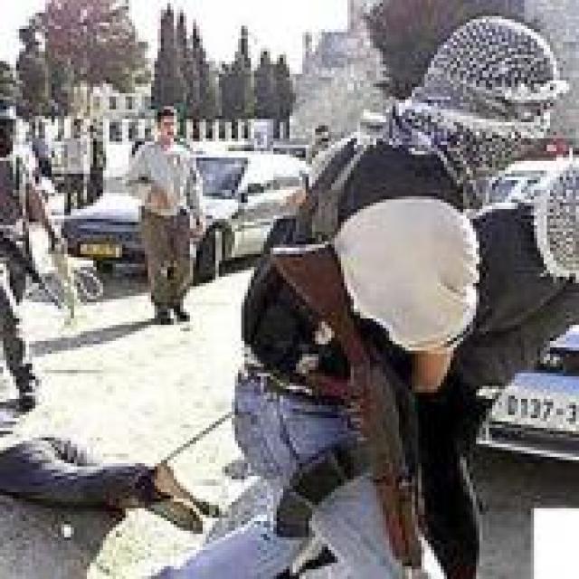 Seis “colaboradores” com Israel foram executados pelo Hamas e arrastados pelas ruas de Gaza
