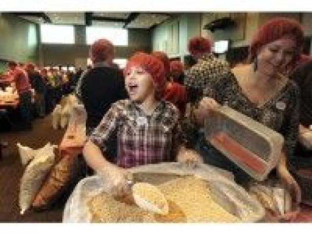 Megaigreja substitui culto de natal por trabalho voluntário