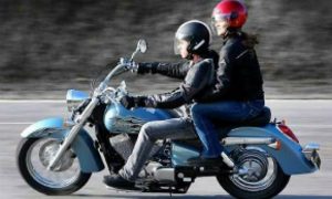 Islã proíbe mulheres de andarem em garupa de motocicletas