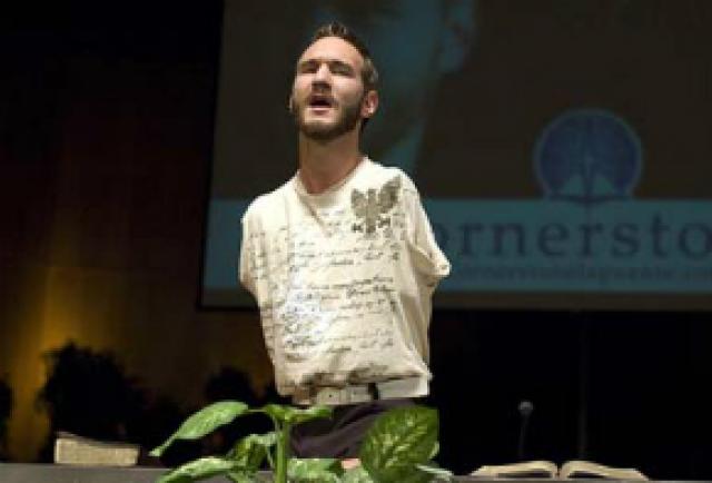 Evangelista sem braços e pernas divulga 1ª foto do filho