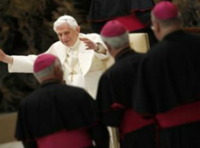 Cardeal italiano acredita em complô para matar o papa Bento XVI