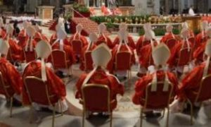 Começa no Vaticano rigoroso ritual para eleger o novo papa