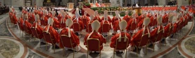 Começa no Vaticano rigoroso ritual para eleger o novo papa