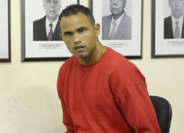 Goleiro Bruno volta a trabalhar no presídio em Contagem