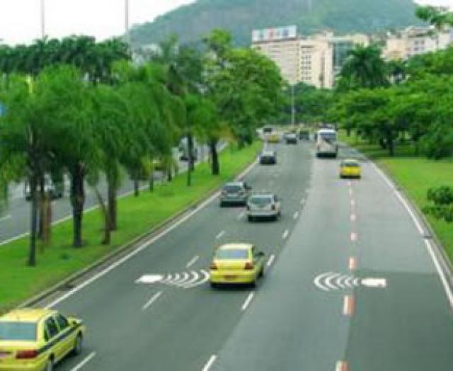Táxis elétricos já estão funcionando no Rio de Janeiro: poluição zero