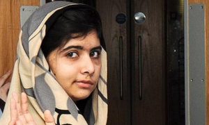 Cinco meses depois de atentado, Malala volta à escola