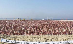 Protesto na Praia de Copacabana pede liberdade religiosa no Irã