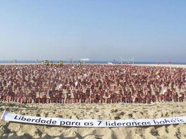 Protesto na Praia de Copacabana pede liberdade religiosa no Irã
