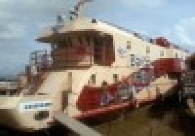 Barco com quase 400 exemplares da Bíblia chega ao Amapá