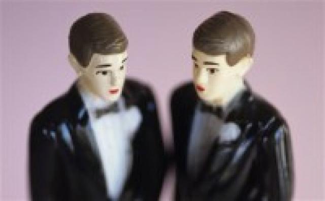 Justiça obriga todos os cartórios do Brasil a realizarem casamento gay; Silas Malafaia critica e Jea