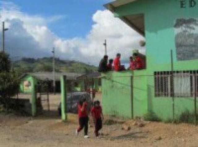 Possessão demoníaca coletiva de jovens em escola causa tumulto e pânico entre alunos e professores