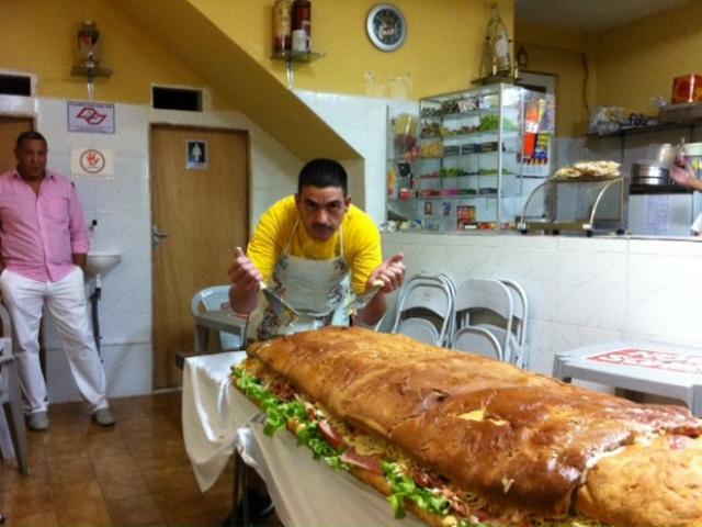 Em busca de recorde mundial, sorocabano faz lanche de 110 quilos