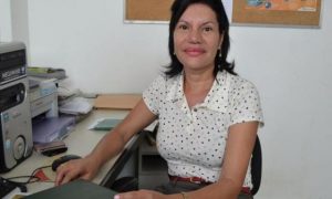 Ex-moradora de rua, órfã, vira professora universitária: superação