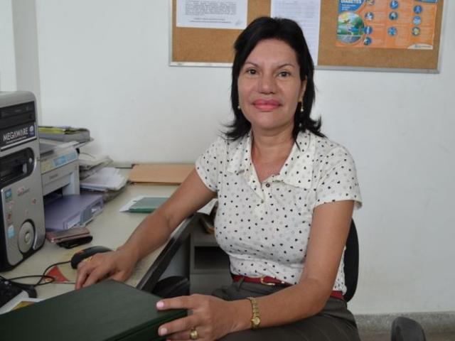 Ex-moradora de rua, órfã, vira professora universitária: superação
