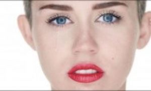 Miley Cyrus vendeu sua alma ao diabo?, questiona jornalista, após cantora lançar clipe Wrecking B