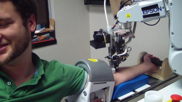 O robô que coleta sangue de forma mais rápida e precisa do que um humano
