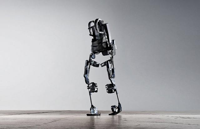Empresa cria robô que permite que paraplégicos consigam andar