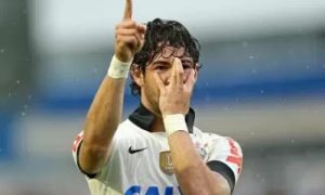 Fim do mistério! Saiba o que significa a comemoração de Pato após gols!