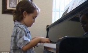 Beethoven, de 5 anos, decora partituras em menos de 1 dia