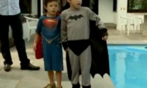 Super-herois: idoso é salvo em piscina por irmãos de 3 e 5 anos