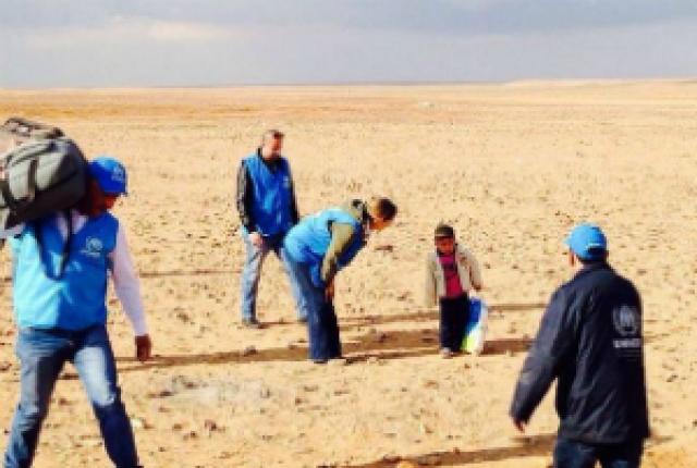 Menino refugiado sírio de 4 anos é encontrado vagando pelo deserto