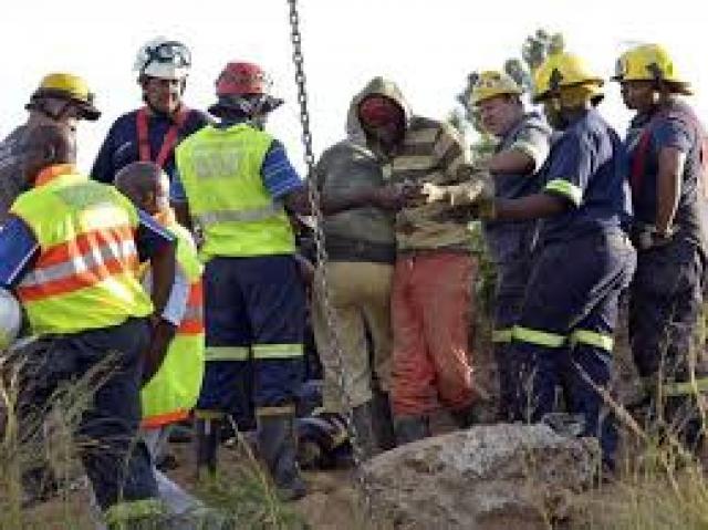 África do Sul: Mineiros recusam sair da mina para não serem detidos