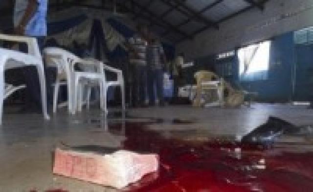 Desesperado, pastor pede permissão para manter armas nas igrejas e se defender de extremistas muçulm