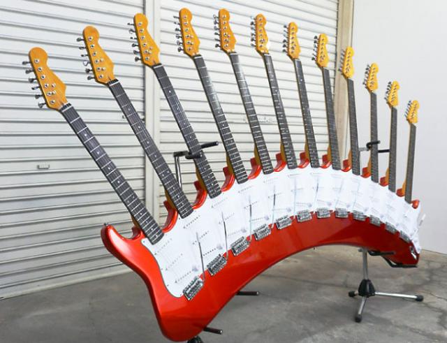 Coleção excêntrica de artista japonês traz esculturas com 12 braços de guitarras