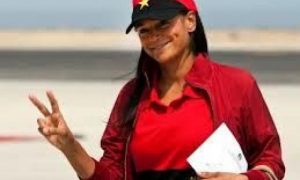 É o Presidente de Angola que faz da sua filha uma milionária, acusa a Forbes