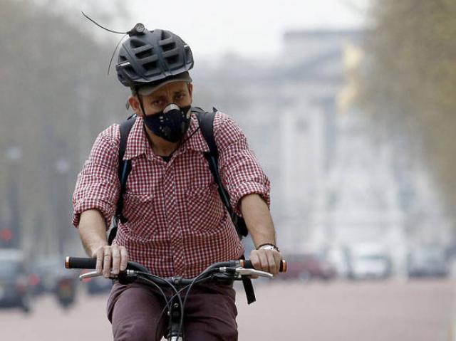 Uma espessa nuvem de areia vinda do Saara se instalou sobre Londres e agravou a poluição local, deix