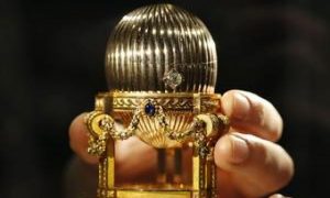 Salvo da sucata, ovo Fabergé de US$ 33 milhões é exposto