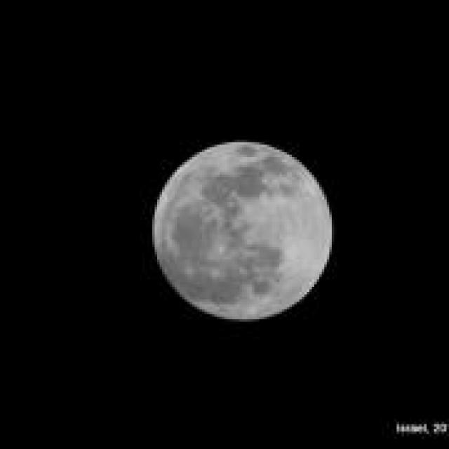 Fotos da Lua em Israel no dia da Lua de Sangue no continente americano