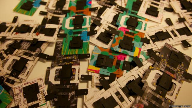 Indiano cria microscópio de baixo custo impresso em papelão