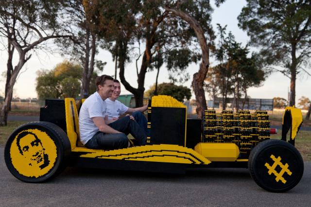 Carro feito de Lego corre a mais de 30 Km por hora
