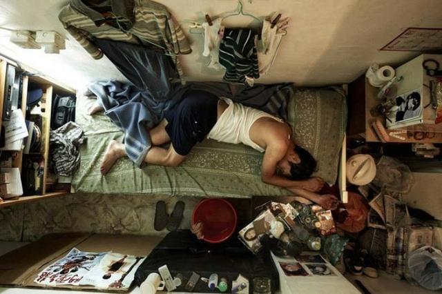 Os apartamentos claustrofóbicos em Hong Kong