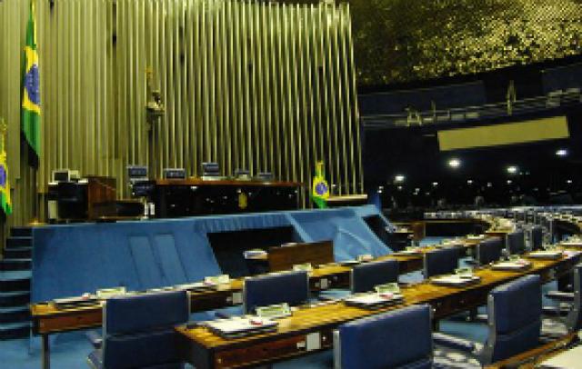 Câmara e Senado vão trabalhar menos de 5 dias em junho, sem desconto salarial