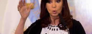 Kirchner se compara a goleiro maltratado diante de crise de dívida