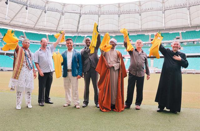 Representantes de seis religiões se reúnem para torcer pelo Brasil