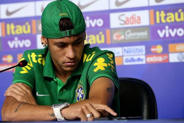 Pastor de Neymar usará o WhatsApp para alimentar a fé do jogador
