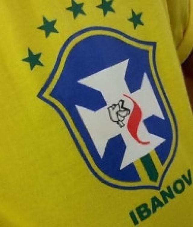 Igreja evangélica usa brasão similar ao da CBF para evangelizar no terminal de metrô Corinthians-It