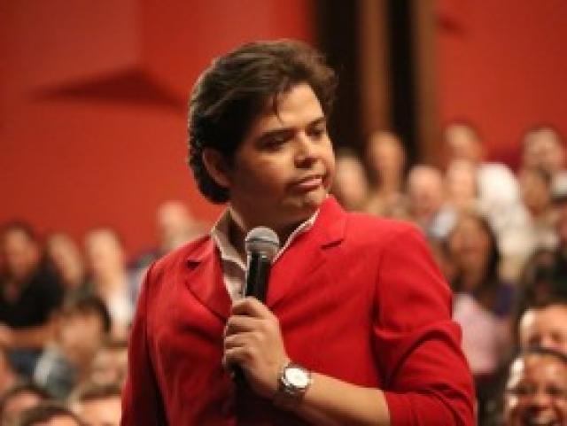 Brasil – Humorista é retirado do palco por fazer piada com Jesus