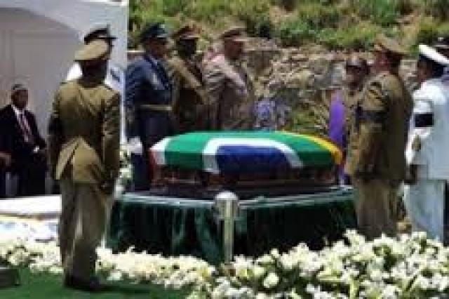 Autoridades sul-africanas são presas por ‘fraude’ em funeral de Mandela