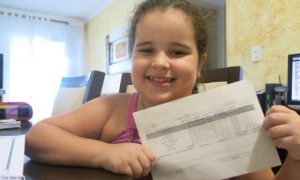 Um ano inteiro só de notas 10 na escola: aluna dá a receita