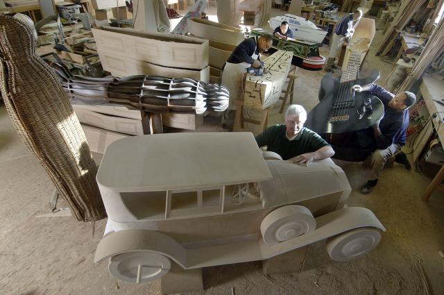 Veja os caixões malucos feitos pela empresa funerária Crazy Coffins
