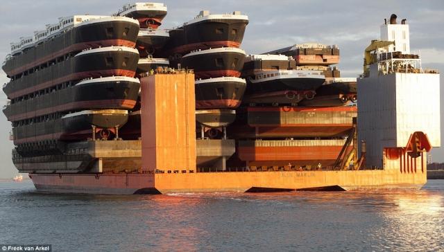 Blue Marlin, o incrível navio capaz de transportar outras embarcações