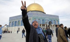 ASSISTA: Palestinos no Monte do Templo Celebre Rockets Gaza