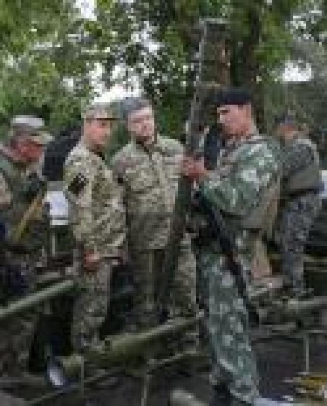 Militares russos estão atuando ao lado dos separatistas, diz presidente ucraniano